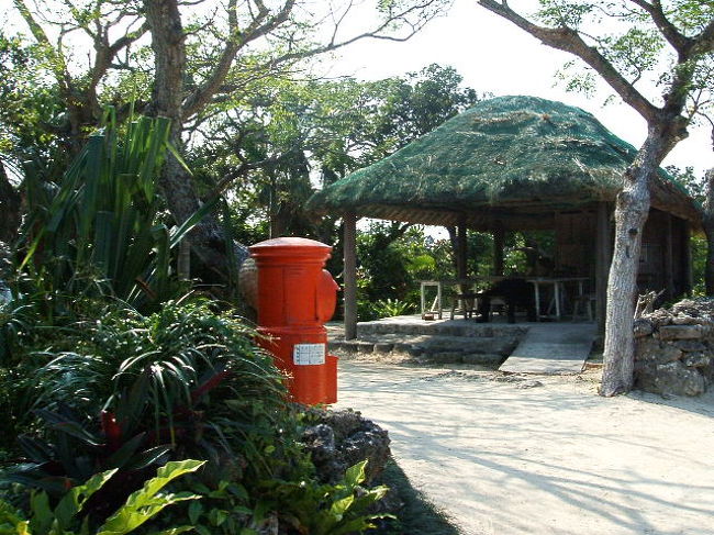 正面東屋で爆睡してるおっさんを激写(笑)。きゃーーーパパラッキョー(笑)↑↑