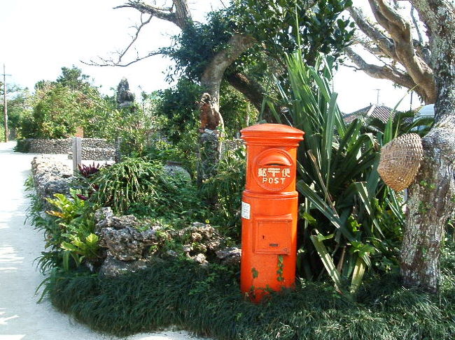 何でもないポストも、島の緑をバックにすると違って見えるもんだね(^-^)