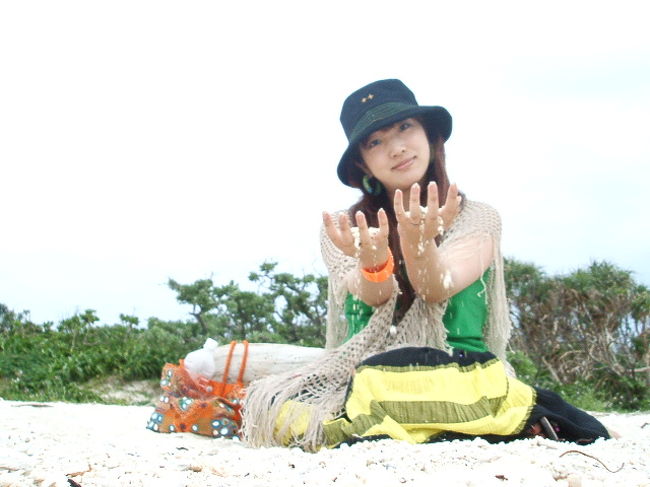 どーしても両手から砂が零れ落ちる写真が撮りたかったの(笑)。