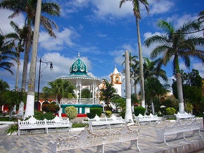 これは街の中心の広場。この周辺にいくつかカフェがあるのでゆっくり見学するのもお勧めです。