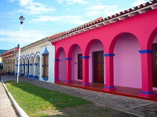 Tlacotalpanはfachadasと呼ばれるこういったアーチがとてもきれいで絵になります。