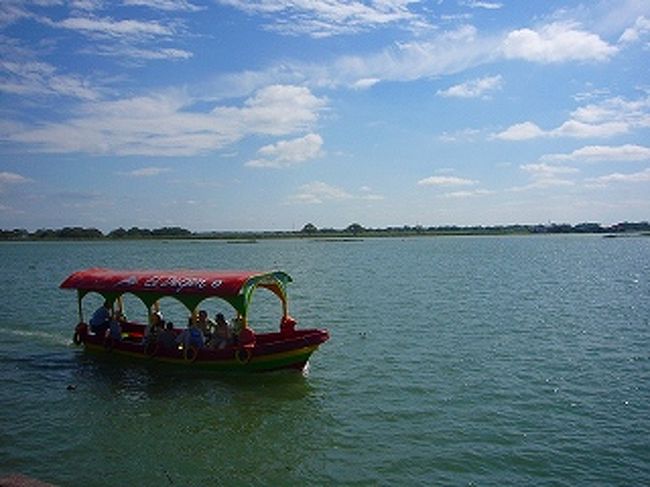 街を散策した後、Papaloapan川方面へ。遊覧船も出ていました。