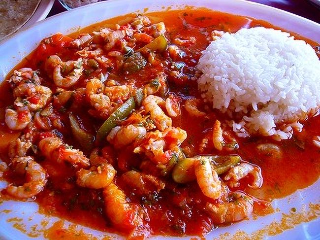 最後のお楽しみは、やっぱり食事！特にTlacotalpanは料理がおいしいことで有名で、Papaloapan川でとれる海老や魚などが味わえます。さっそく海老料理を注文。Papaloapan川を眺めることができるレストランがずらっと並んでいるので、ぜひこのエリアでお食事されることをお勧めします。