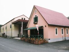 駅から10分ほどで到着した山口ワイナリーは、日本酒の蔵元である永山酒造が経営する山口県内唯一のワイナリーだ。
※2024年現在、ワイナリーは2軒あります。