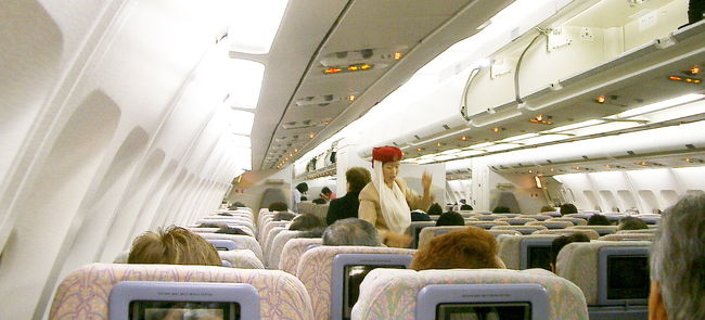 機内のようす。<br />搭乗率は30〜40％くらいかな？<br />ゆったりできます （^^）