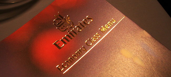 早速、 一回目の機内食。<br />ちゃんとメニューまで配られます。