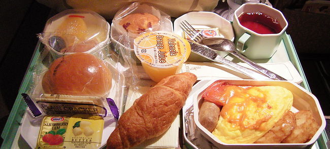 豪華。そして。。。美味しい！<br />エミレーツ航空の機内食はgoodです。