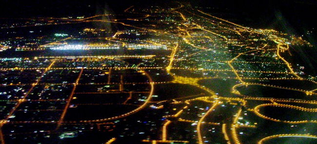 ドゥバイ上空にて。すごい夜景です。