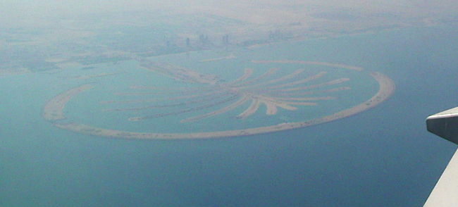 海に突き出たこれは何だろう。。。 <br />謎な施設がいっぱい。。。