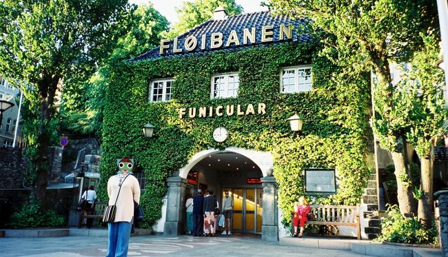 フニクラに乗り丘の上の展望台へ。