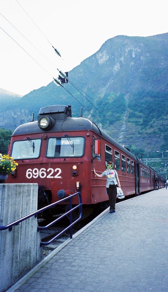 翌朝、フロム鉄道に乗る。世界一勾配のきつい軌道を走る。