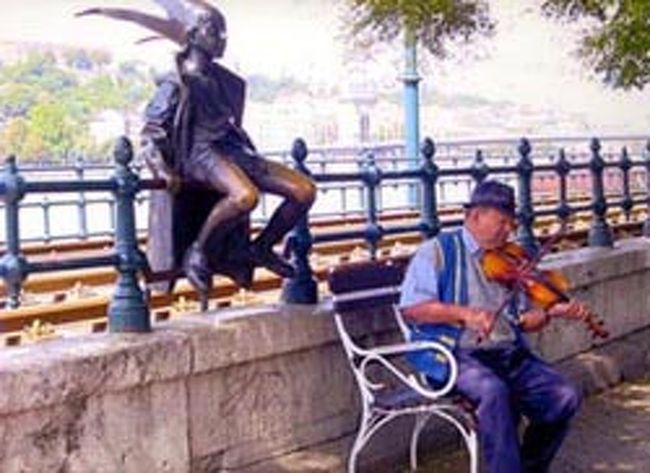 美しいドナウ川の畔で・・