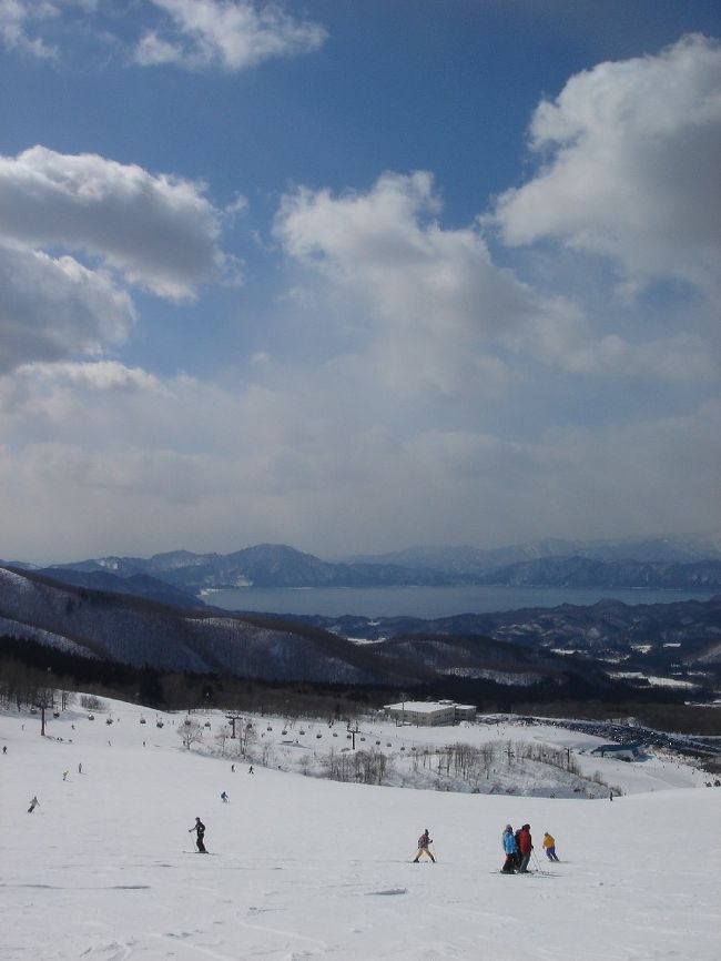 晴天の時は田沢湖がくっきり見えるのが、このスキー場のステキなところ。<br /><br />今回は、常にばっちり見えました。