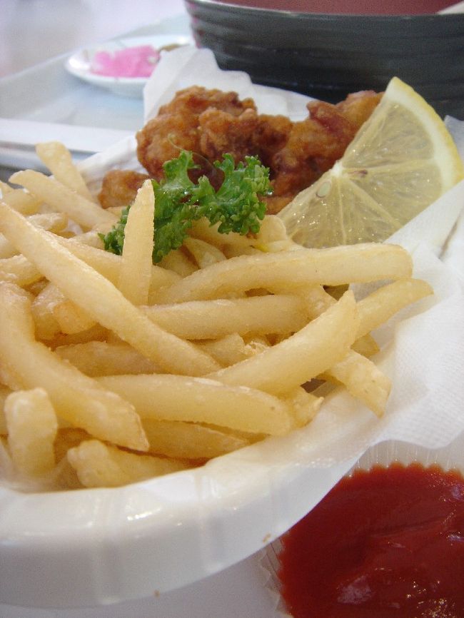 唐揚げセット（￥450）。<br /><br />ポテトがなかなか美味しい。