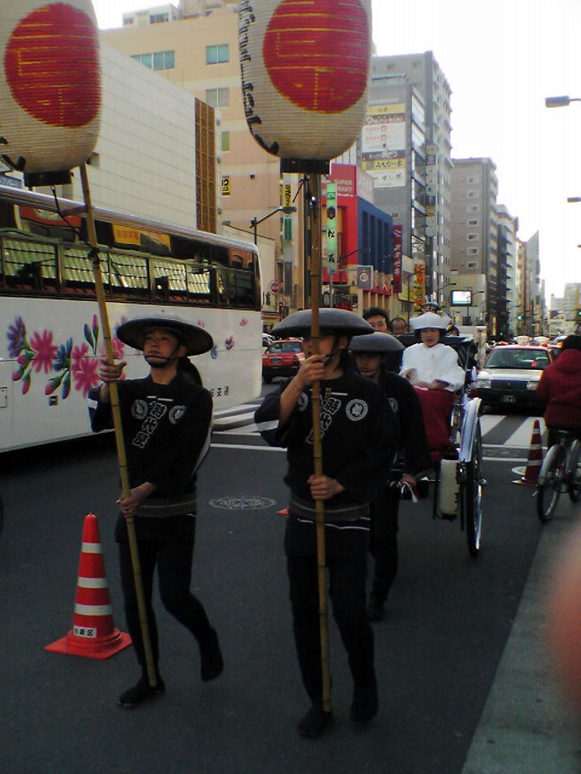 浅草ビューホテルの結婚式に遭遇。<br />外国の皆様がちょっと興奮。<br />みんなに祝福されるのっていいかも。