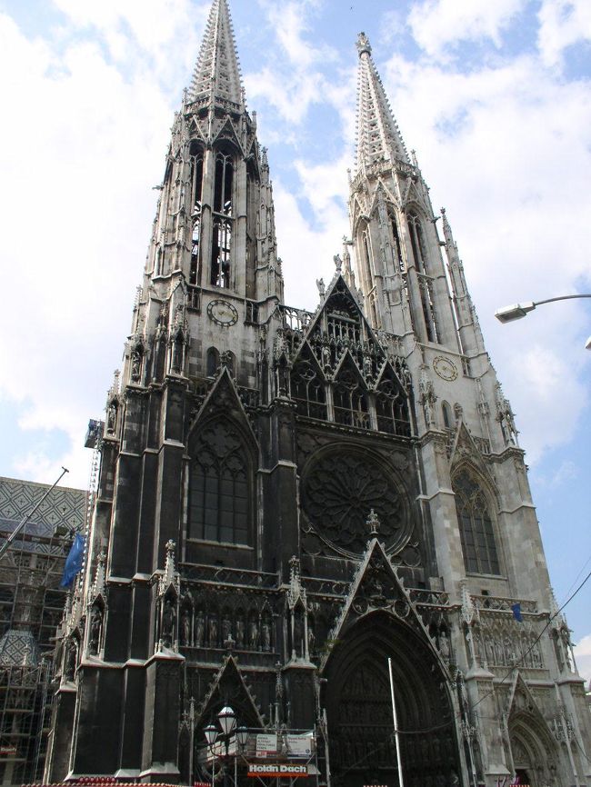 ヴォティーフ教会<br />でかいです。<br />