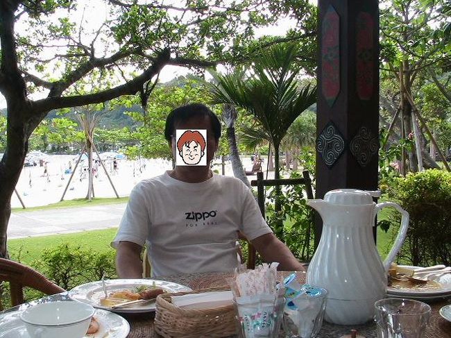 オープン・エアでの朝食、うれしいですね。<br />気分はバリ島やプーケット島のリゾートホテル滞在です。