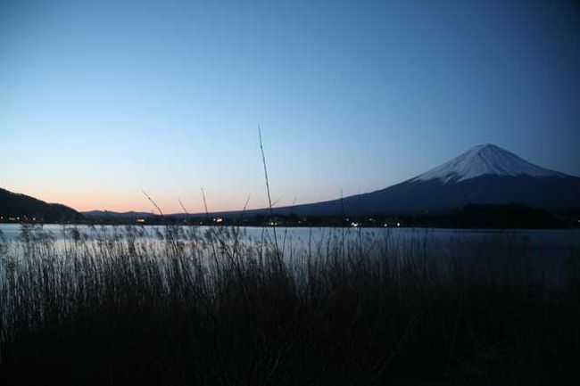 河口湖・大石公園にて<br /><br />０５時４３分です。