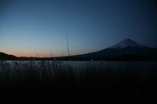 河口湖・大石公園にて<br /><br />０５時４５分です。