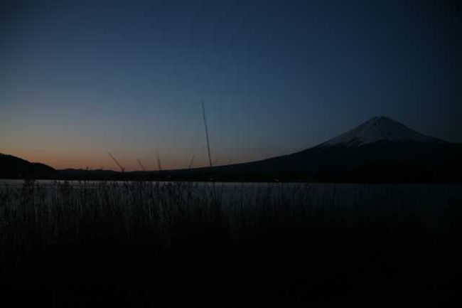 河口湖・大石公園にて<br /><br />０５時４７分です。<br />