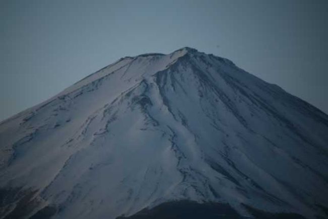 河口湖・大石公園にて<br /><br />山頂付近のアップです。<br /><br />０５時５７分です。<br />