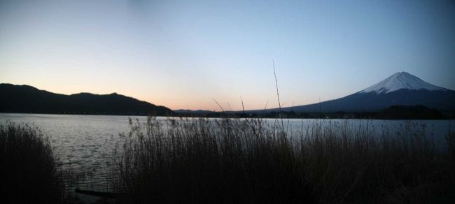 河口湖・大石公園にて<br /><br />０６時です。<br />