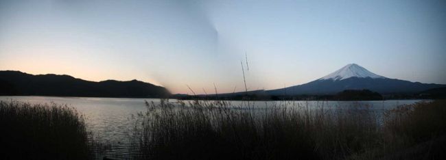 河口湖・大石公園にて<br /><br />０６時です。<br />