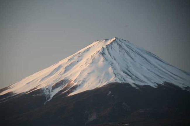 河口湖・大石公園にて<br /><br />０６時３０分です。<br /><br /><br />