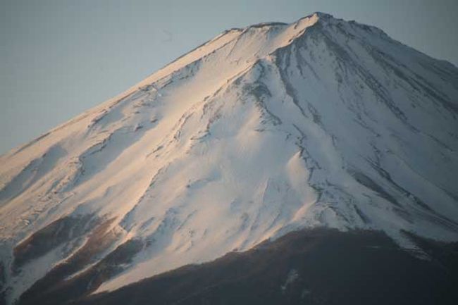 河口湖・大石公園にて<br /><br />もう少しアップで。<br /><br />０６時３０分です。<br />