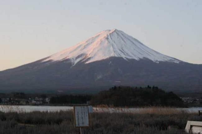 河口湖・大石公園にて<br /><br />０６時３３分です。<br />