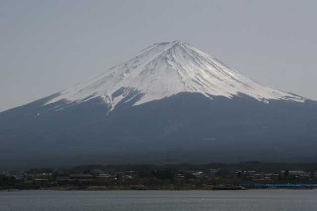 河口湖にて<br /><br />午後の富士山です。<br /><br />１３時２１分です。<br />