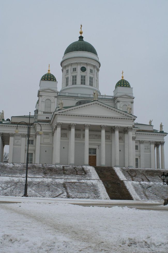 雪で綺麗だったヘルシンキ大聖堂