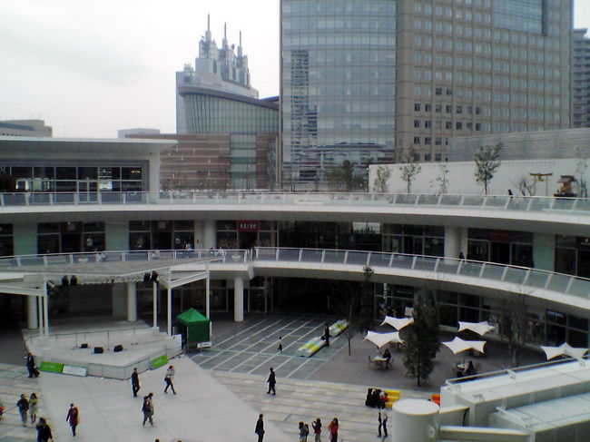 昔バイトで近くのビルに1ヶ月通いましたが、<br />がらっと町並みが変わってしまいました。