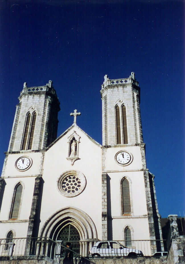 なかなか立派な教会です。<br />ちなみに、カトリック教会です。