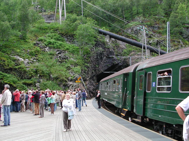 *ｼｮｰｽの滝で一時休止*