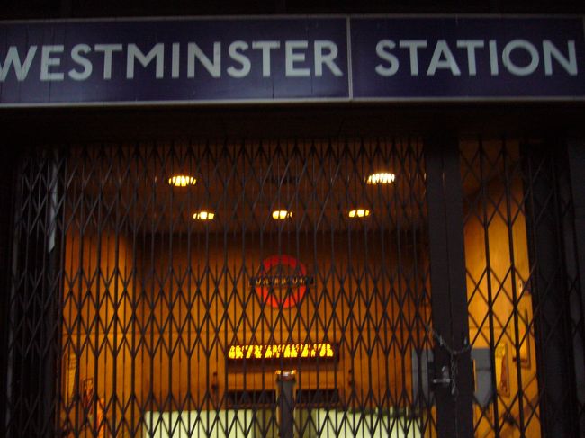 クリスマスには、なんと地下鉄も運行休止。もちろんバスも鉄道（ユーロスターも）もです。車持ってない人はうまくタクシー見つけるか歩くかしかない。