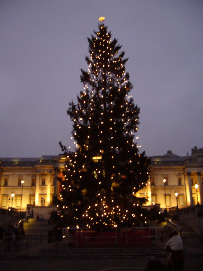 トラファルガー広場のクリスマスツリー