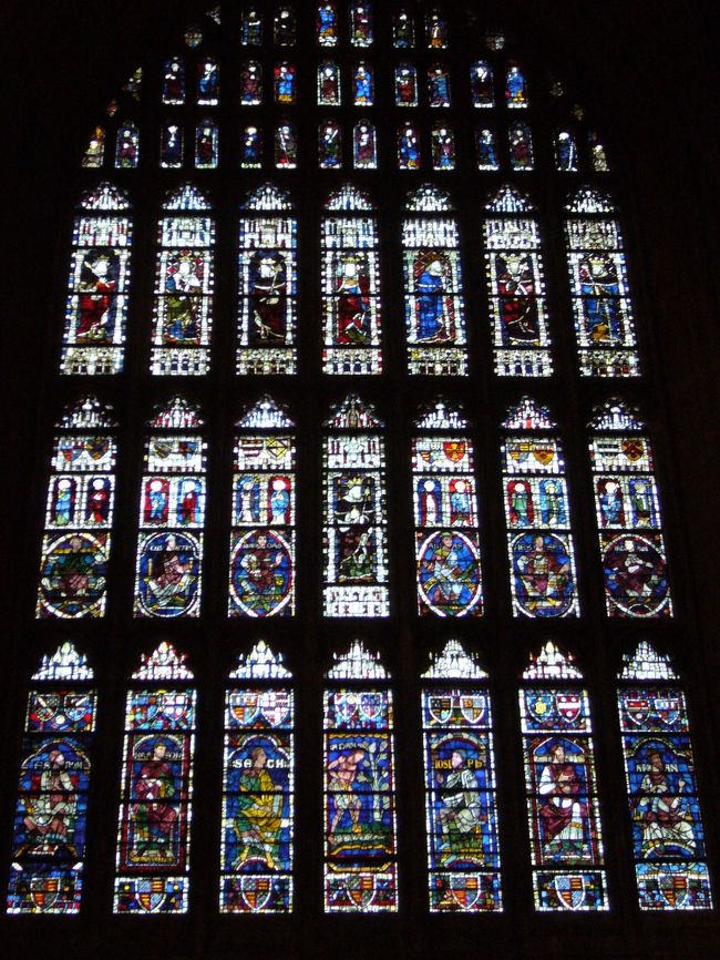 カンタベリー教会の素晴らしいステンドグラス