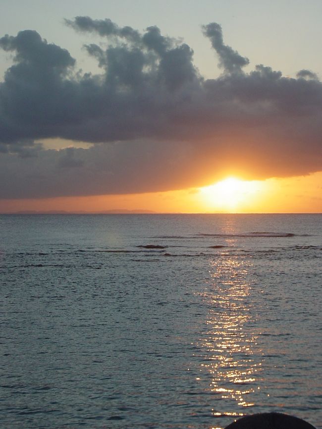 北谷の北谷公園からの夕陽です。<br /><br />とてもキレィでしたょ〜〜〜〜｡（ｏ♥Д♥）ﾉ゛