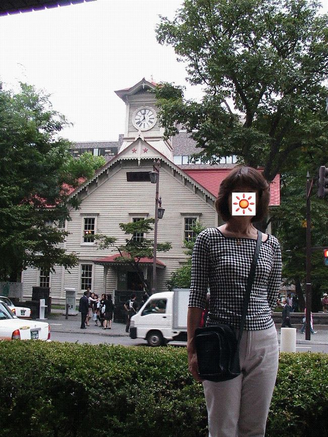 ホテルは札幌グランドホテルにしました。<br />時計台が近いので、記念にパチリ!<br />あとでそれほど見ないのに、来た証拠にということで撮ってしまうんですね。