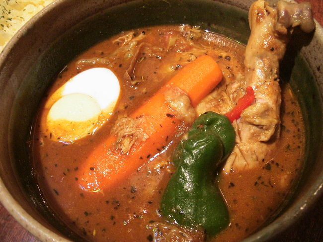 バターライスをスプーンにのせて、とろとろのスープに浸します。カレーの雑炊かはたまたおじやか、口に入れるとなんともはや豊かなかおりとコクのある味わいが口中に広がります。<br />思い出しただけで垂涎ですぞ！ほんとに！<br />来た甲斐があった。（少しおおげさな表現になりました）