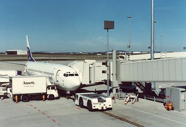 シドニーからブリスベンまで乗った今は無きアンセットのB-737.