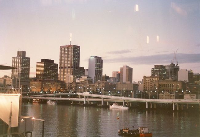 クウィーンズランド州の州都のブリスベンは一年中緑滴る美しい街です。　