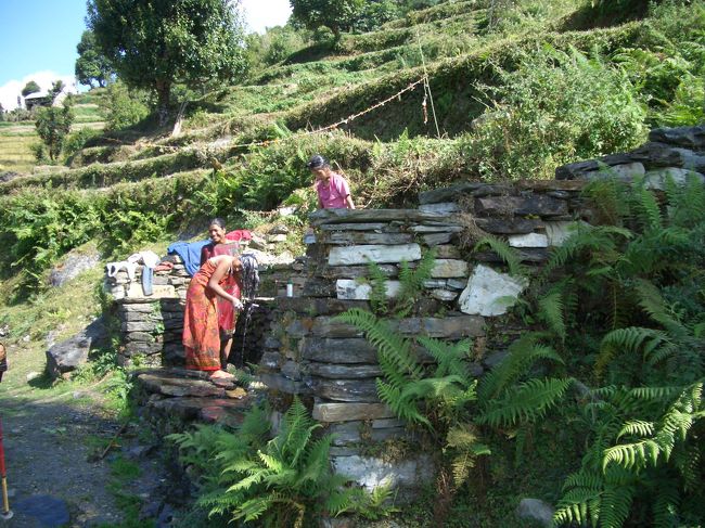 協同水洗い場。<br />　大地の中のひとこま風景。