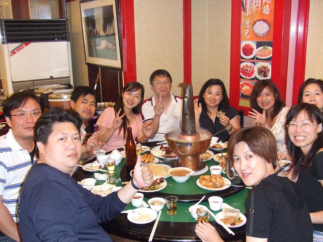 北京料理店で<br />台北メンバー１人１人と紹興酒で乾杯！