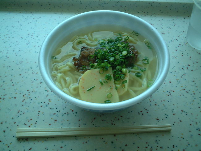 那覇空港内<br />ソーキそば　６５０円