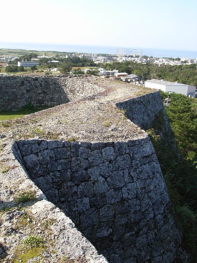 壁の厚みが変化していて面白いです。