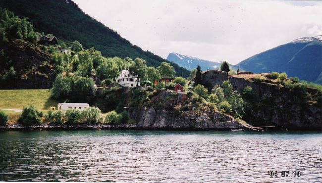 　のどかな風景。<br />　でも夏でこの涼しさ。冬の寒さは如何ほどか？<br /><br />　日本の便利な暮らしになれて、それに何の疑問も感じなくなっているけど、こんな人里離れたところでも、その地に根付いて生活してる人達もいてるのね。