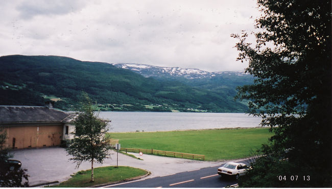 　ヴォス。<br />　駅周辺から見た景色。ガイドブックにも載ってる街だけど、そんなに大きくないし、閑静な印象。