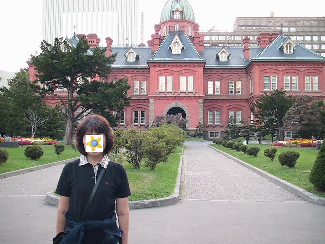 小樽から札幌に戻りました。<br />夕食までにはまだ間があるので、ホテルに近い「赤レンガ」北海道庁に行きました。